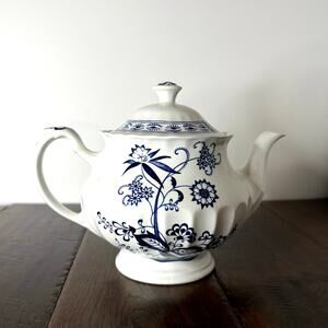 Vintage J&G Meakin England Classic White Blue & White Teapot | English Ironstone